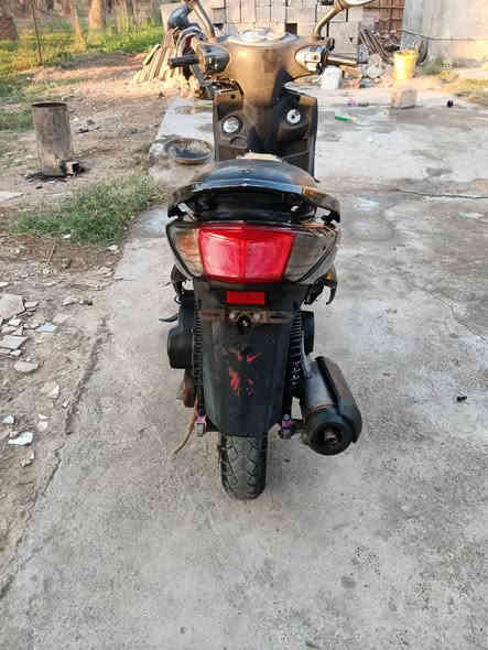 السلام عليكم سكنس فحل للبيع دراجه خير من الله 
عوزهة ترايش جانبه هندره موجود السعر 500 وبيه مجال 
رقمي ***********
