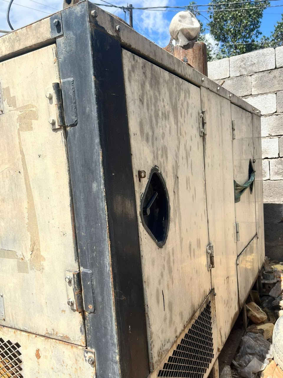 مولد كاتم للبيع
45 كي في kv
بيها بخار
السعر 15 ورقة
للاتصال
 ***********
***********
