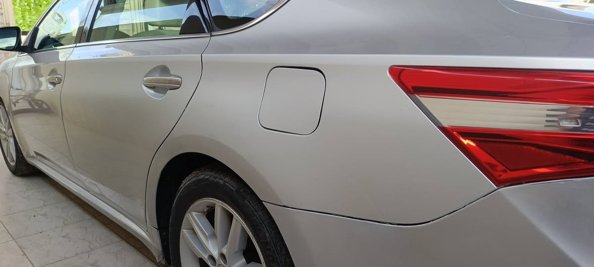 السلام عليكم 
افلون 2013 امريكي ELX ضربتها بنيد وجاملغ بدون دواخل وبدون تبديل دواخل لونين كشنات جلد السعر 150 وبيها مجال مكان السيارة الناصرية للاتصال ***********
