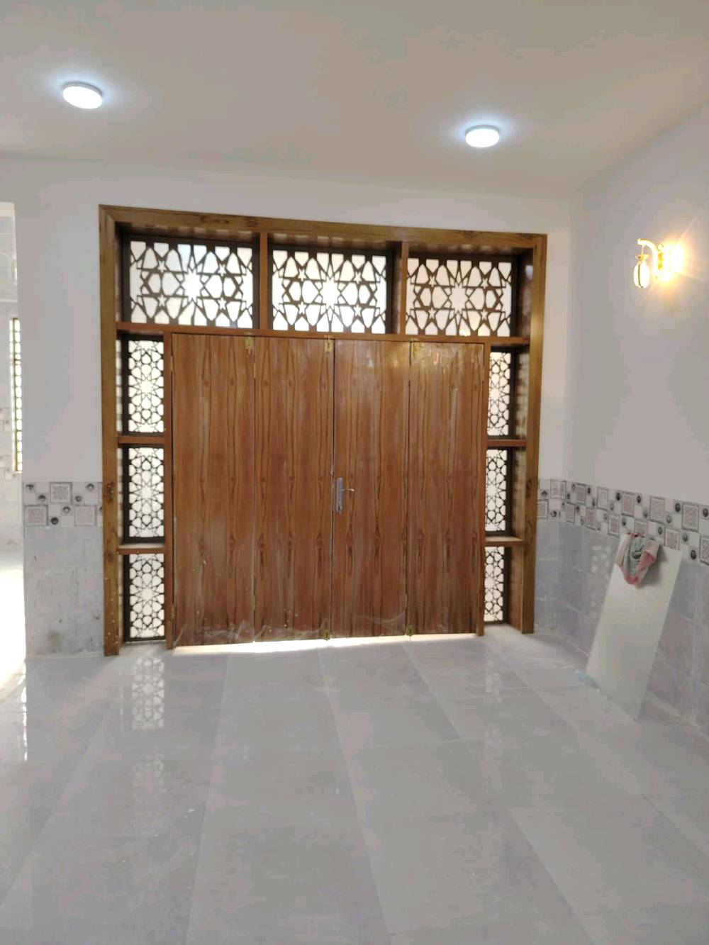 دار للبيع السعر 60وقابل التفاوض 
المساحه 150متر غرفتين صاله مطبخ ستقبال 
حمامات بناء درجه والى العنوان النجف مقابل قريه الغدير طابو زراعي سند 25