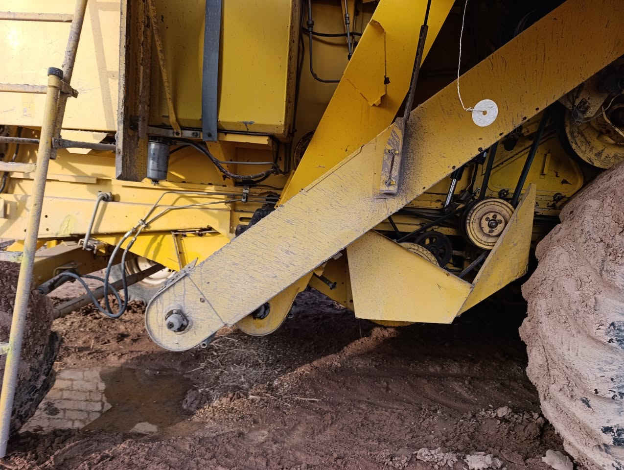 سلام عليكم  حاصوده للبيع موديل 2006 رقم دهوك بم نوزل دبل درام طبله 17 سعر 520 بي مجال تواصل رقم ***********
