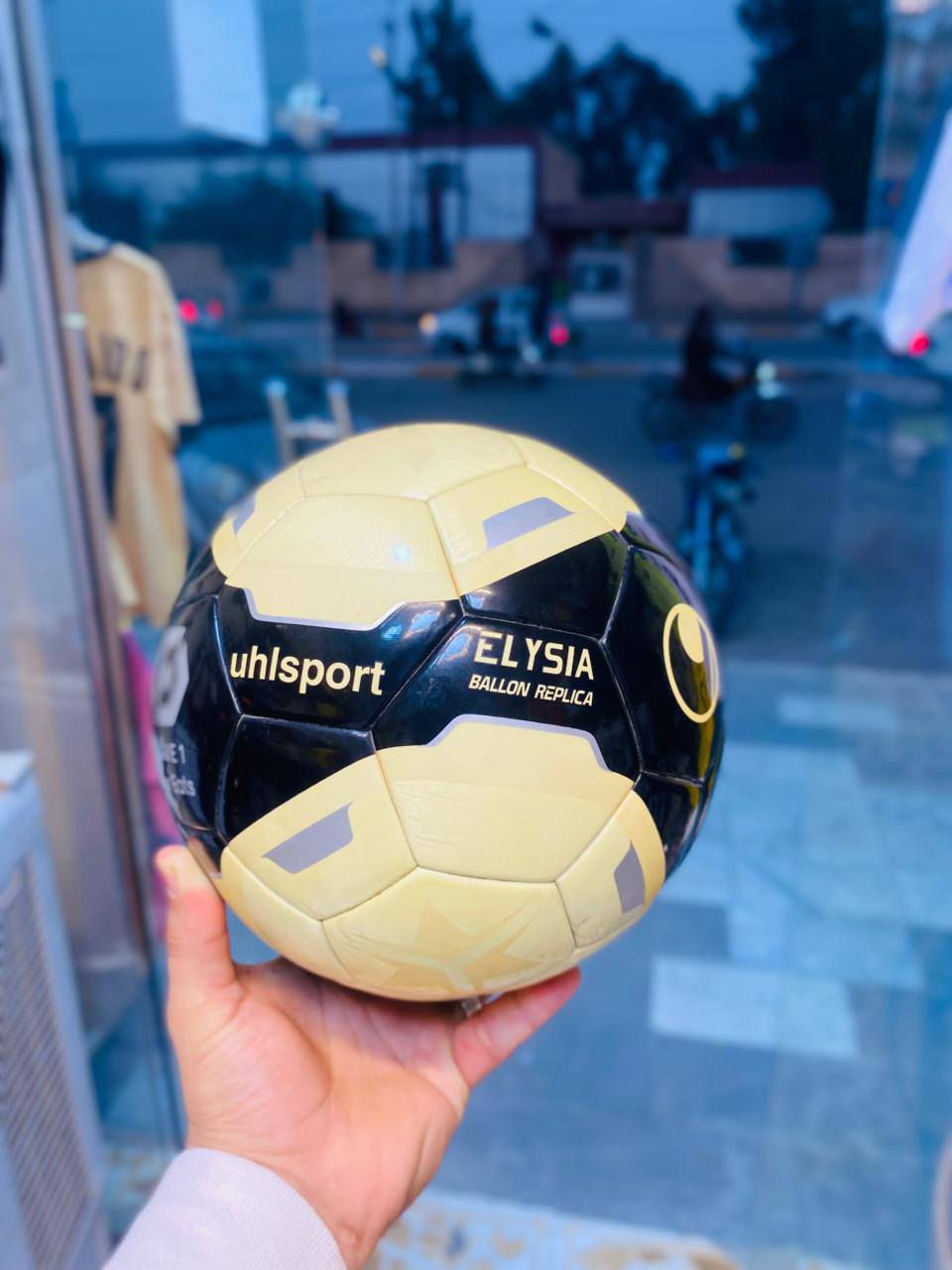 سلام عليكم يتوفر لدينا تجهيزات الرياضيه بانسب الاسعار عنوان المحل مقابيل مركز الشباب يتوفر سحبه لتصال وواتساب ***********
