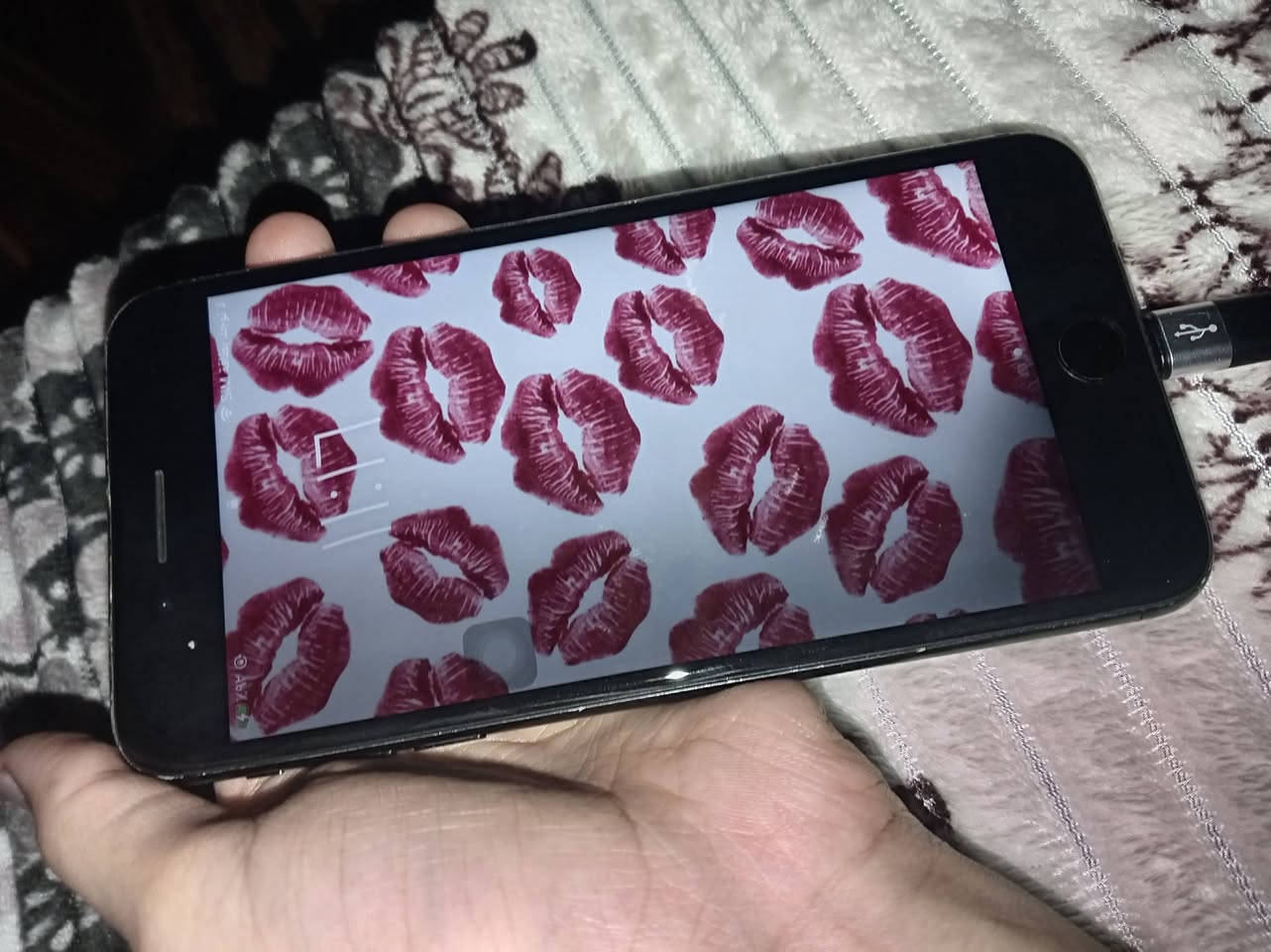 جهاز 7 بلاص ذاكره 128 وبطاريته 100 جهاز نضيف من الداخل وماداخل تصليح ولا مبدل بي شي كله شغال بصمه كاميرات سيمكارت نهايته 75 الي يريده
يتواصل وياي 
***********
