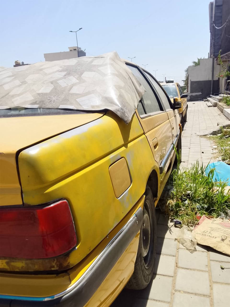 بارص 2015 سياره تنباع واقع حال عليهة غرامات 700 او صاحبهة يطلب 225 تسددهن تحول ثاني يوم مكينتهة شغالة بس فاره يطغ  جواهة تخم تاير جديد كشرتهة حلوه بيها ملاحضات ابيع صافي 18 ورقه رقم الهاتف ***********
