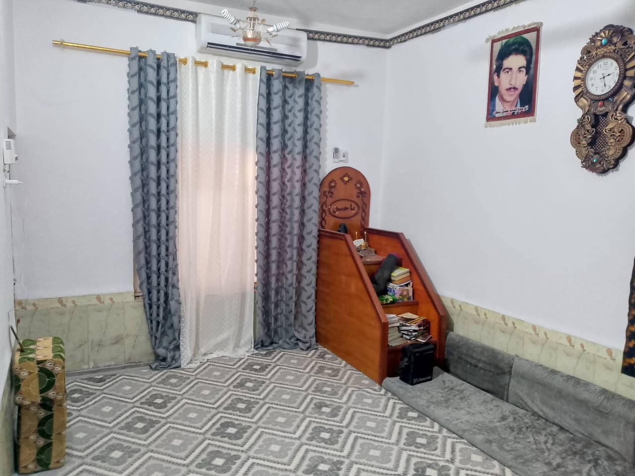 بيت للبيع زراعي المساحه 190 خنيطله نهايةشارع الكراج  بناء نظيف ثرمستو عگاده بي رباطات متكون من
غرف 2 
مناور وترك 
صاله وديوانيه وساحه وكراج سياره ب90 وبي مجال 
البيت قريب من ماركت الصادق استفسار اتصل وتدلل *********** انور
*********** ابوطيبه
