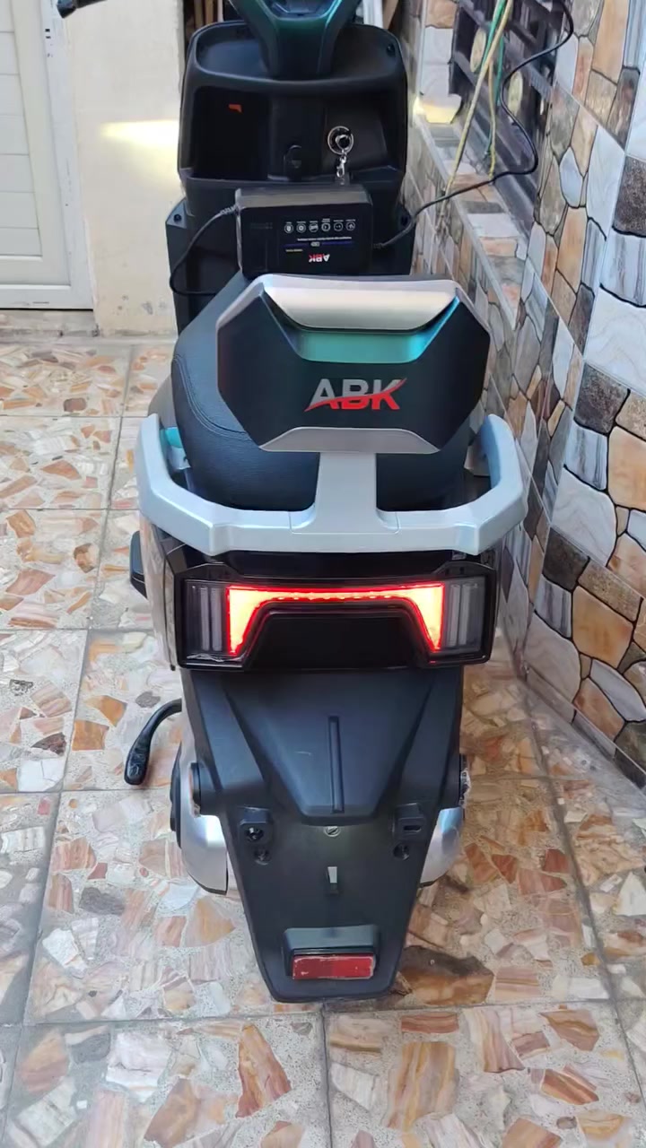 دراجة ABK المعروفة (الملكة) إصدار 2026،، بطاريات عدد 6 مسطرة 32امبير
مانع انزلاق،، 3 سرعات،، السرعة الحقيقية 85 ،، تمشيك 50 -60 كليو،، 
وصل الشراء قبل شهر
السعر مليون و100
بغداد حي العامل


**إذا كنت صاحب هذا الإعلان وتريد حذفه لأي سبب، رجاءا أرسل رسالة إلى الدعم الفني**