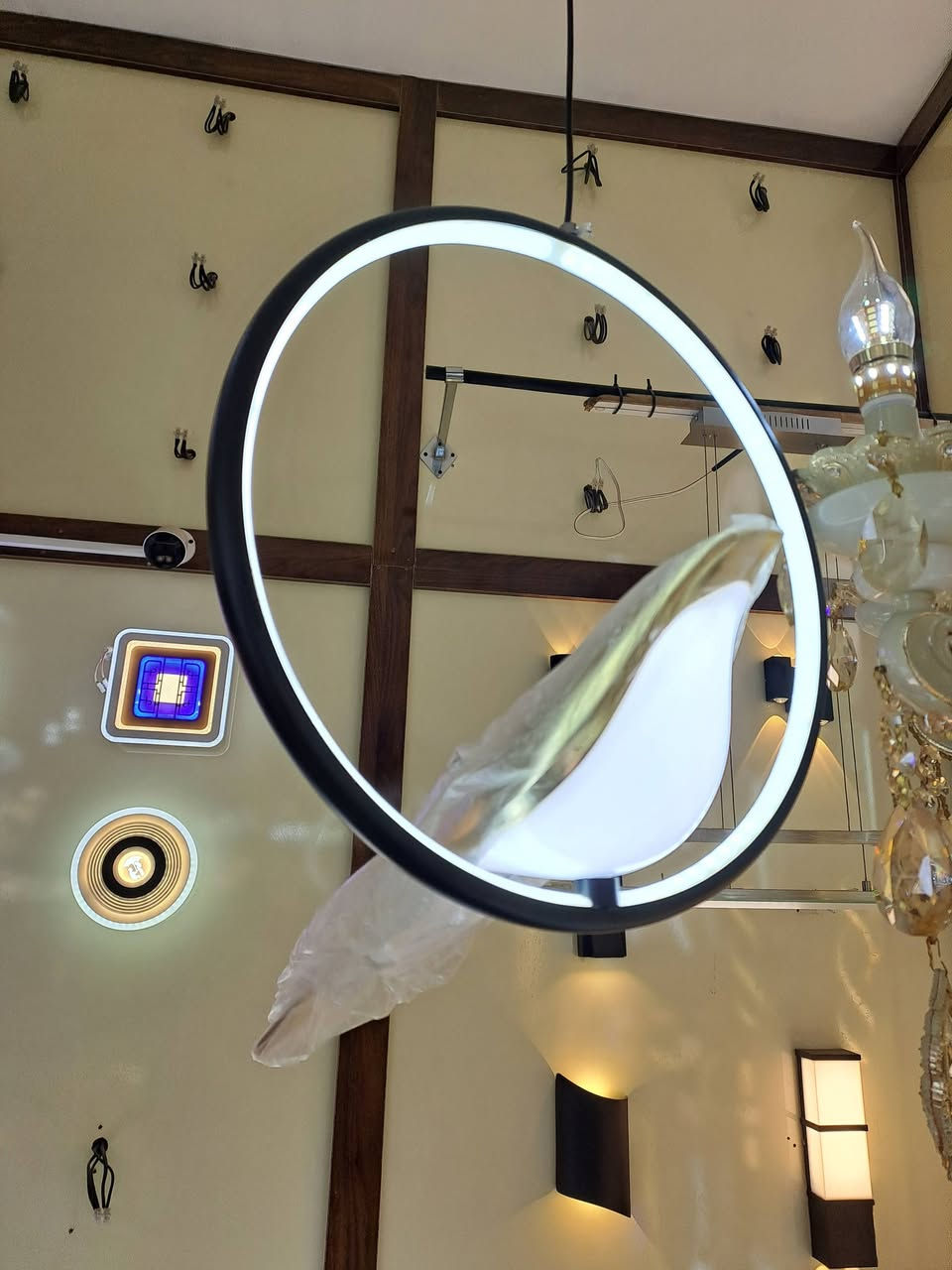 متوفر.... 
يتوفر لدينا تصليح واستبدال كافة محولات ولدات وبراكيتات وثريات ومراوح ثرية
العنوان
مجمع بسماية السكني
داخل قيصرية فلافل لبنان - Falafel Lebanon 
بابليون للانارة
بادارة ابو محمد


**إذا كنت صاحب هذا الإعلان وتريد حذفه لأي سبب، رجاءا أرسل رسالة إلى الدعم الفني**