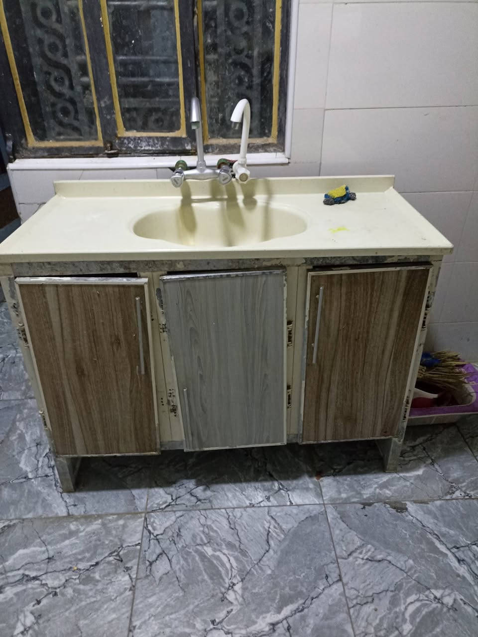 كونتر للبيع مكاني بل بصره الجزيره سعره 350 ***********
