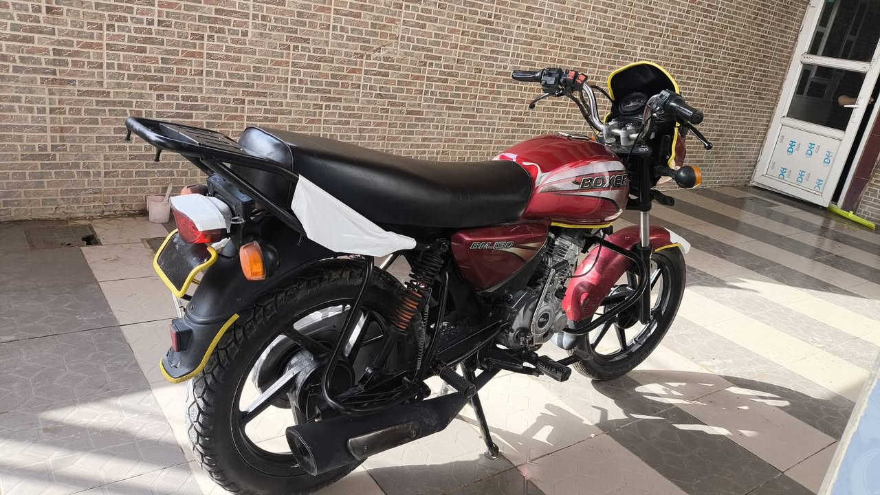 السلام عليكم دراجه بوكسر مرقمه 2018 داخله بل 2019 دراجه خير من الله مابيه شي شلعه ناعمه خير من الله سنويه ورقم البيع رقم الهاتف ***********السعر 1150 وبيها مجال الشراي تحويل ثاني يوم
