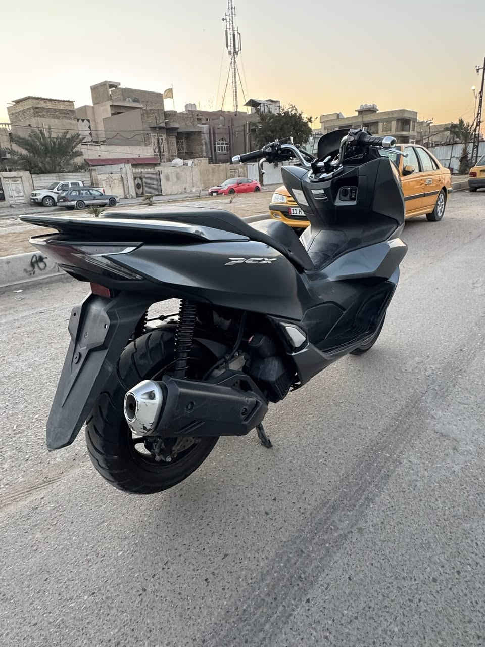 سلام عليكم خوان Pcx جيل رابع موديل 2023كفاله عامه.   دراجه جديده معنه كلامه نضام اي ABs ماشيه 12 الف دراجه بحلت وكاله. حساس زدحام حساس ستان كلهه شغال دهن موتل بانزين محسن. ترايك سلمانيه.  وصل رمبه موجود صارلهه شهرين من نازله  واني بل خدمه *********** مكاني بلديات.
