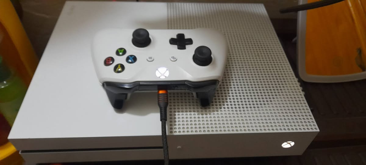 السلام عليكم x box 1 s للبيع جهاز ما مفتوح حيل نضيف كيم باص باقيلة شهرين ونص للبيع للتواصل *********** مكاني بغداد البياع
