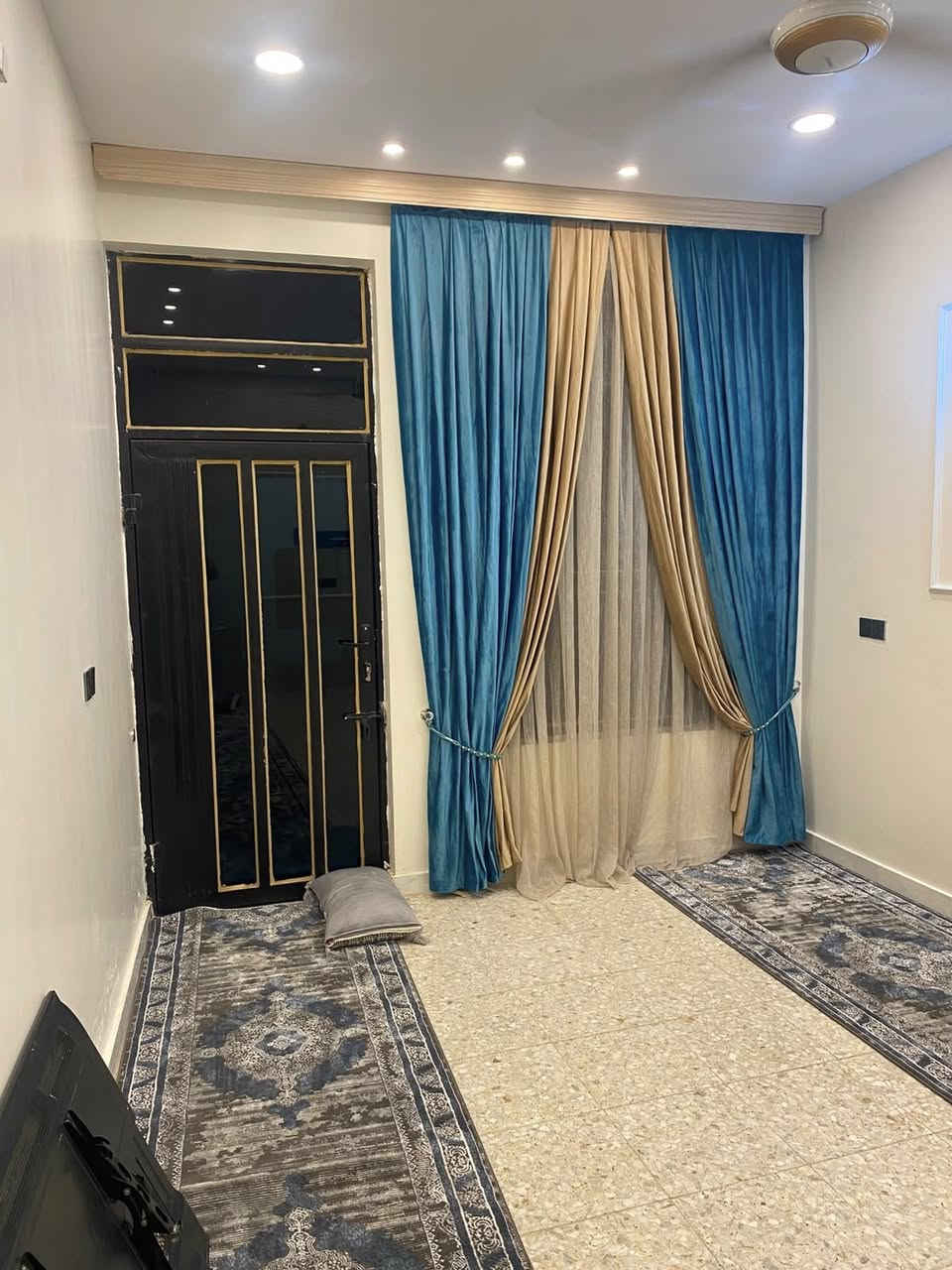 بسم الله الرحمن الرحيم 
دار زراعي للبيع في حي طارق شارع القديم 
بداية المنطقة 
المساحة ١٠٠متر 
٥*٢٠للاستفسار اكثر 
*********** 
السعر ٧٨مليون
