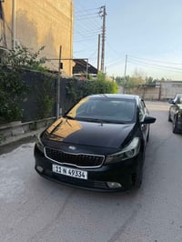 كيا فورتي 2017 بيها صبغ قطعه وحده و3 قطع تبديل نفس الون جاهزه مكينه وك...