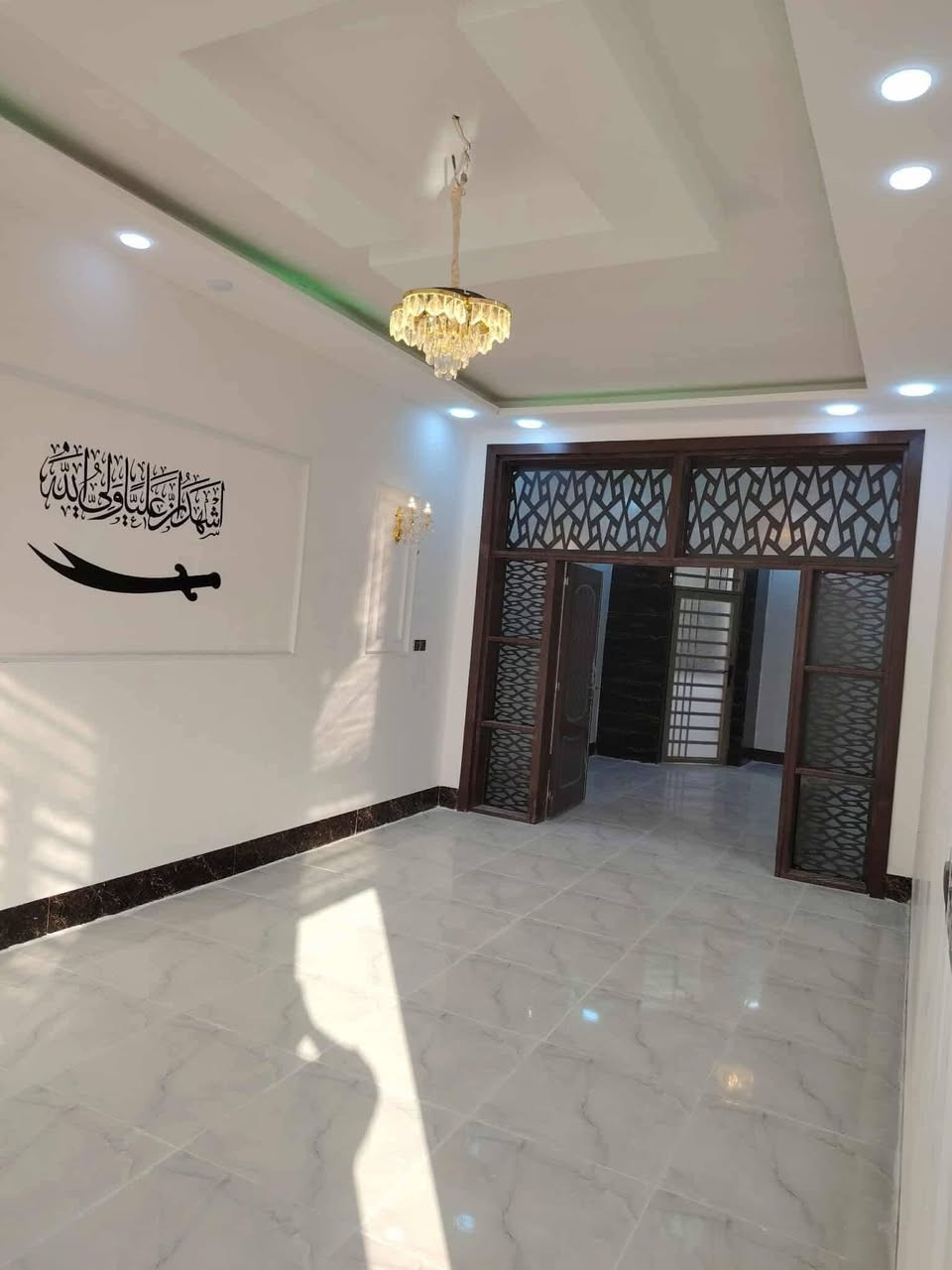 #بيت_150متر_***********
#مكتب_التساهل_للعقار
#بيت_طابو_زراعي_سند25
السعر55 مليون وبي مجال مجمع جاهز للسكن بشارع المطحنه عرض  الشارع 17 متر الخدمات كلها متوفره
بناء حديث
غير مسكون
بناء ممتاز جدا 

 عنوان لبيت النجف 
#مقابل__قرية_الغدير_مباشر 
#يحتوي #لبيت_على+_2غرفه+صاله +ستغبال +مطبخ +صحيات بلداخل +وصحيات بلخارج 
***********وتساب
