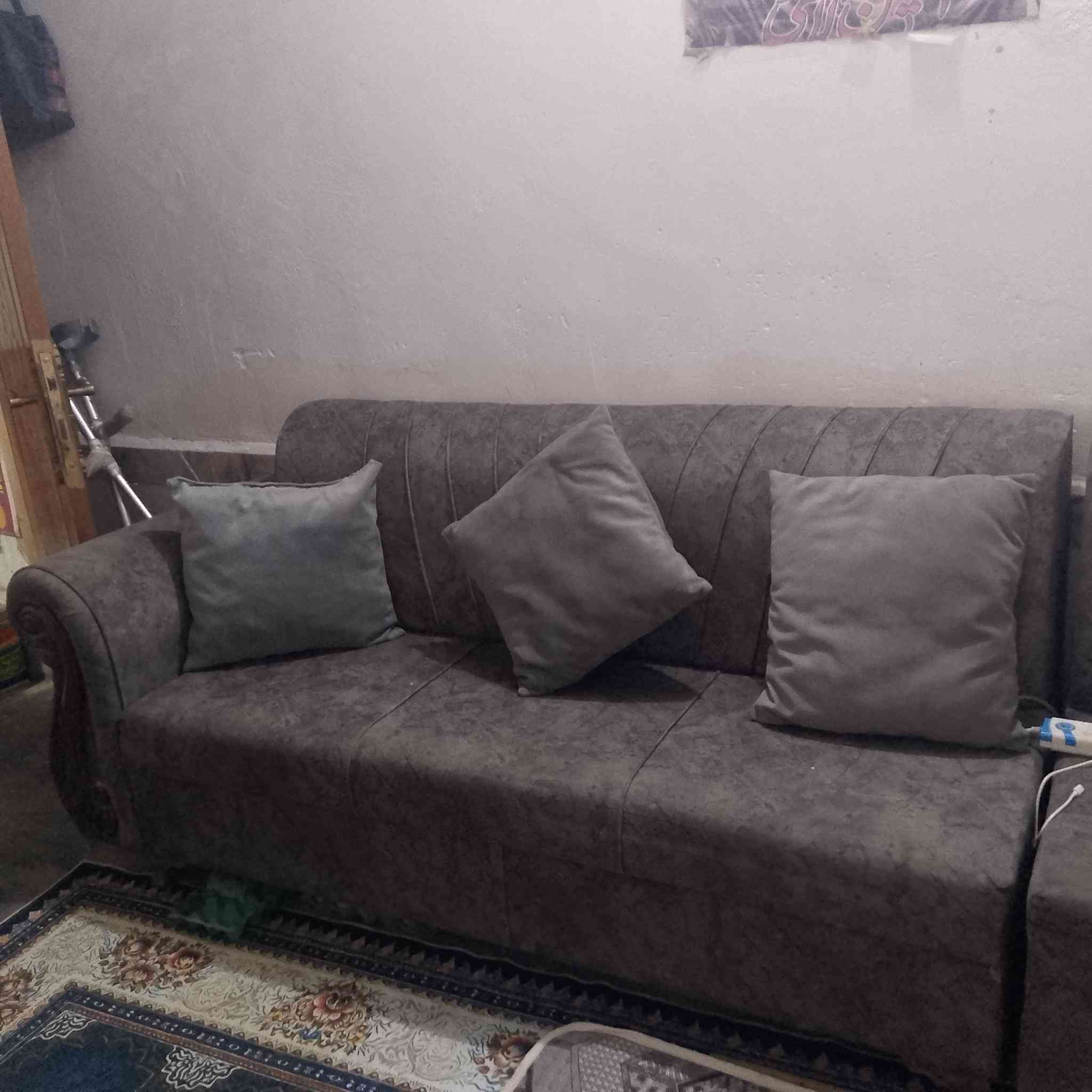 السلام عليكم عندي تخم للبيع مستعمل قليل اخو الجديد لمعرفة السعر التواصل على الرقم*********** مكاني كربلاء
