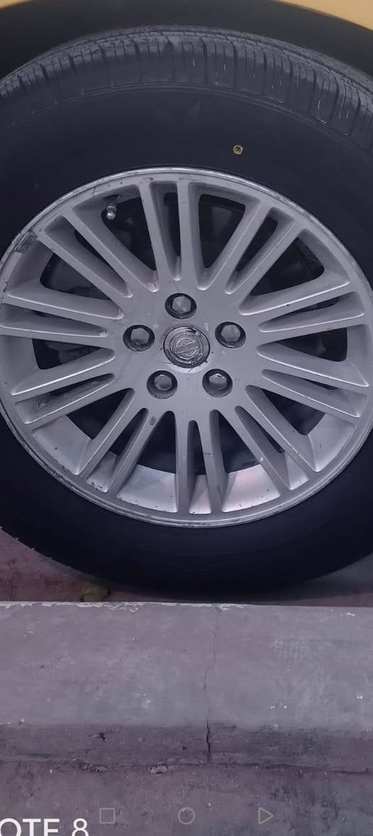 سلام عليكم ولي اوبامه للبيع مع تايراتهن ناضافت تاير 80
***********
