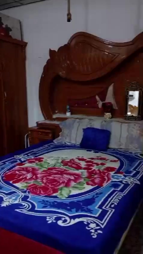سلام عليكم غرفه لبيع جديده
السعر مليون ونص وبيها مجال غرفه جديد اخشاب نضيف /الكوفه علوة الفحل 
الرقم/***********
