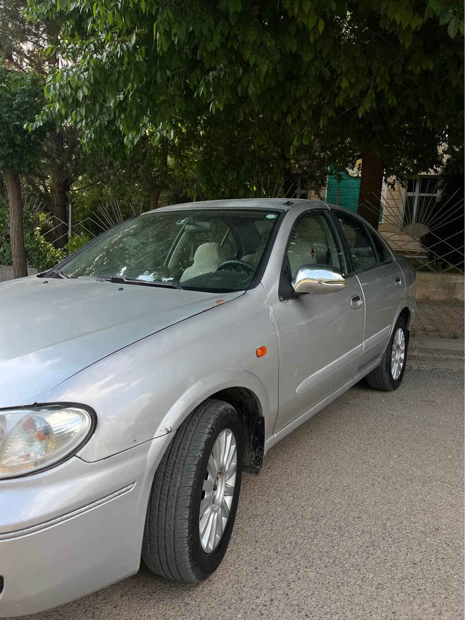 nissan 2002
بۆ فرۆشتن 
مۆدیلی ٢٠٠٢
 چوار جام. کارەبا
ئاوێنە کارەبا
مەکینە رەش
تەبریت ساردو گەرم مەزبوت
دوو پارچەی بۆیاغە بۆنیت و جەمەلاخی لای سەکن. 
سەخفی کاڵبونەوەی هەیە. 
سەنەوی بەسەرچوە وەکالەی بەناو خۆمەوەیە
نرخ 75 مجال 
شوێن پیرەمەگرون. 
*********** دخان, السليمانية
