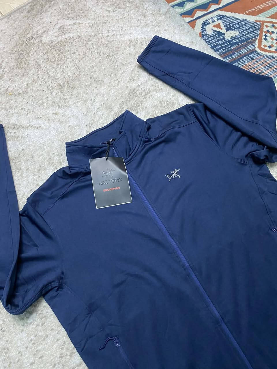 arcteryx
orginal 
size _L
نظافە%100
توصیل _جمع
بالە غیرمستخدم
***********
