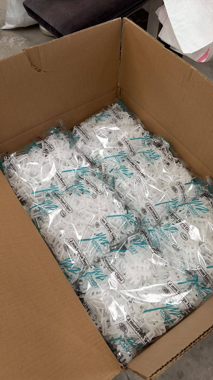 تحية طيبة متوفر لدينا مواد تركيب سيراميك تركي الصنع بكافة احجام و بأسعار تنافسية للتواصل على وتساب ***********
