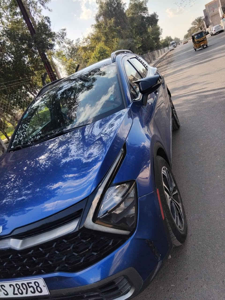 السلام عليكم اخوان 
( فقط مراوس) 
جيب جارجر أوباما اي سيارة أمريكية 
🚗 للبيع كيا سبورتج 2023 لارج 
محرك 2.5 لتر (4 سلندر)
قوة 187 حصان
قير أوتوماتيك 8 سرعات
شاشة مزدوجة كبيرة (عداد + وسطية)
Apple CarPlay + Android Auto
تشغيل بصمة + دخول ذكي
مقاعد جلد 
فتحة سقف بانوراما
كاميرات + حساسات
نظام مانع اصطدام + تحذير مسار
وبعد بيهة هواي مواصفات ما مذكورة
حادث كما موضح بل منشور
سيارة نظيفة جدا
للاستفسار ***********
عندك مراوس دز عل واتساب مال ثاذة الرقم أو اتصل ما متواجد عل فيس بوك 
مكاني بغداد الأمين الثانية
