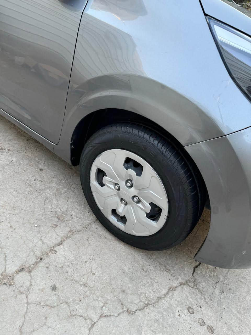 السلام عليكم للبيع فقط كيا بيكانتو خليجي محرك 1600 رقم اربيل الجديد باسمي السياره ماشيه 30 مابيه نواقص جديده مال بيت بيه بارد شويه كلش بلجاملغ الامامي شاشه كامره تحكمات السعر 109 وبيه مجال مكاني بغداد السيديه للاتصال ***********

