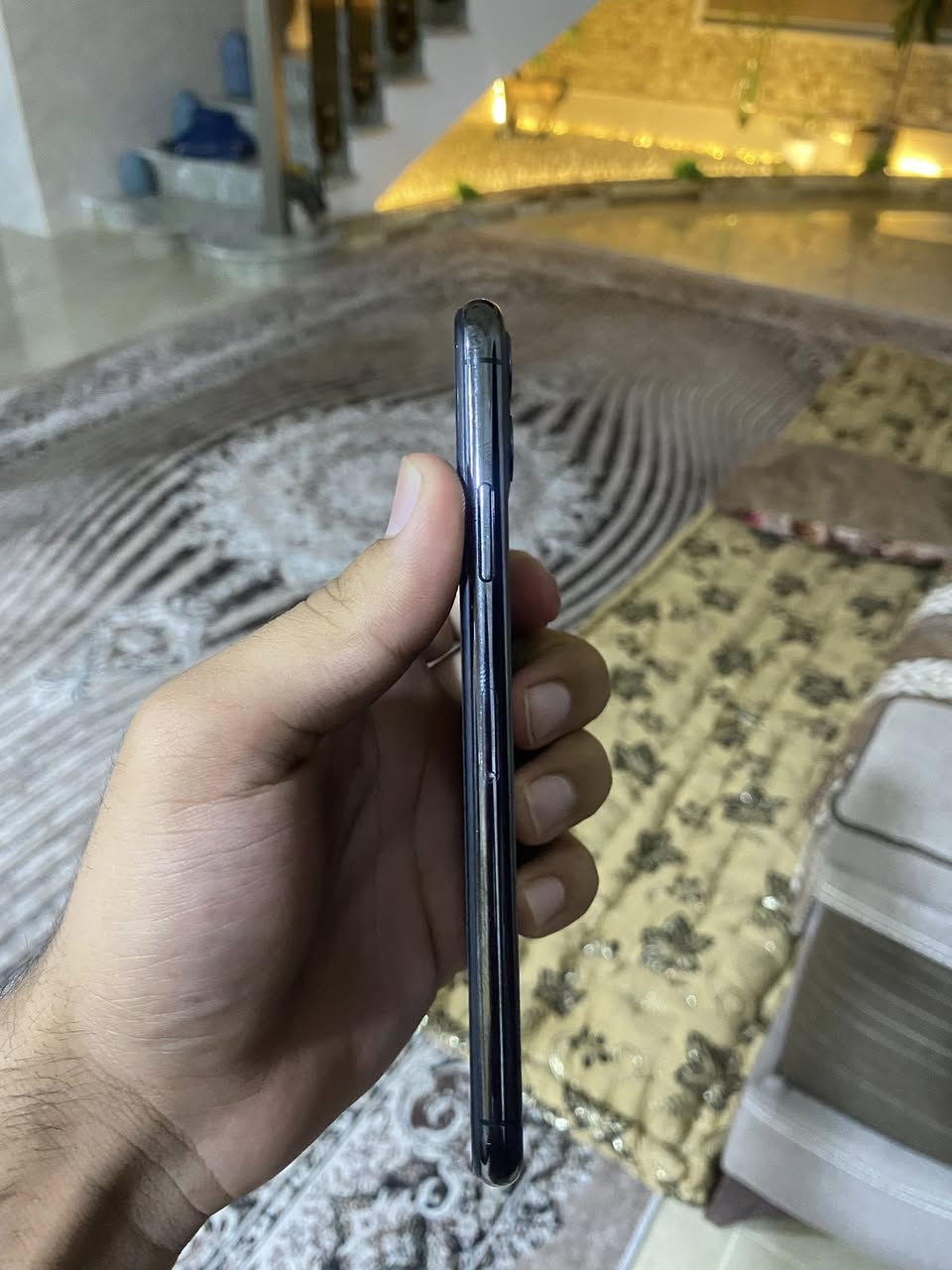 ١١برو ماكس للبيع 
لون منيز اسود طافي 
ذاكره ٢٥٦
شاشه مدله فقط 
بطاريه ٩١مرفوعه فقط
فيس ايدي شغال 
مكاني ديالى الخالص 
‏***********
