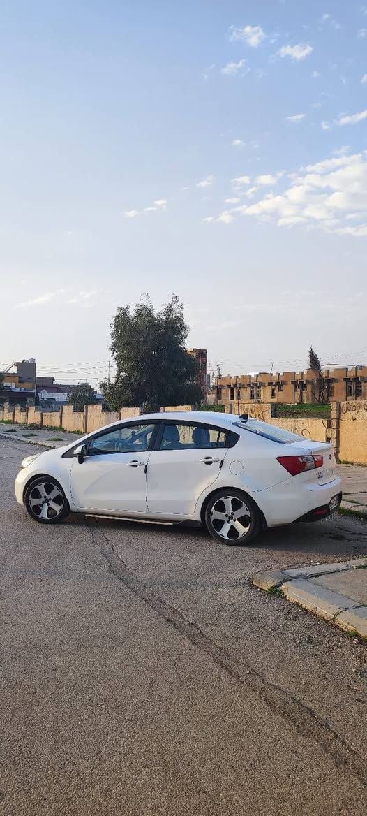 السلام علیکم ئازیزانم 
کیای ڕیۆی 2012
گێڕ ئۆتۆماتیک
ئاوێنە کارەبای سوکان ڤۆلیۆم
ویل کەپ
گیڕ و مەکینە و کارەبای بە شەرت
بۆیاخی نییە و تەنها کەمێک ساردی هەیە وەک لە ڕەسمی سۆنەرەکەشیدا دیارە
سەنەوی تا 2028 تازەیە
بە شەرتی غەرامە و تەحویل
نرخی خوار هەموو بازاڕ 96 وەرەقە و معامەلەیەکی برایانە 💙
0770 158 6398
0750 158 6398 السليمانية, العراق
