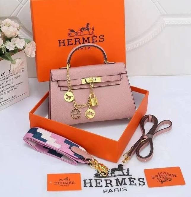 💥بسم الله وعلى بركة الله نبدأ بنشر بضاعة العيد  💥

😍خليج أنيقة ومتميزة هذا العام باحدث الموديلات 😍
 
💥جنطة ماركة هرمز ترند الموسم ماستر كوالتي 💥

متوفرة ب خمس الوان 💥💥

الكمية قليله سارعوا بالحجز 💥💥

العنوان / الانبار / قضاء عنه / المول الجديد / المحل ركن 

يتوفر خدمة توصيل داخل عنه 🚕🚕 

ويتوفر خدمة توصيل لجميع اقضية المحافظة 🚕🚕

ويتوفر خدمة توصيل لجميع محافظات عراقنا الحبيب 🚕🚕

للحجز والاستفسار يرجى مراسلة الصفحة ✅

او الاتصال ع الرقم التالي يتوفر واتساب ***********
