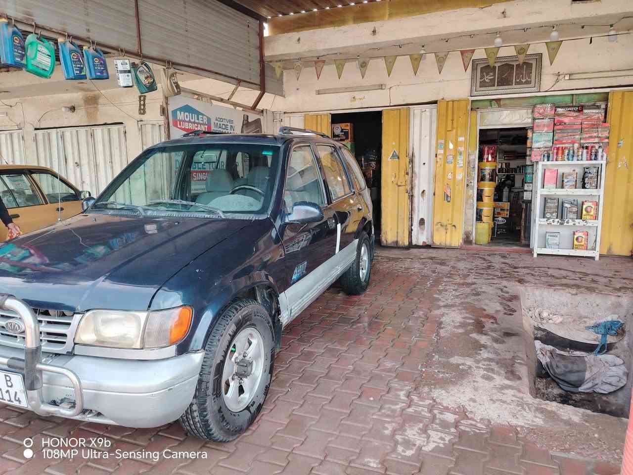 للبيع مكاني بغداد المدائن مكلف بل نشر رقم صاحب السيارة *********** السعر ٥٥ بيهة مجال سيارة جديدة في معنى الكلام سيارة مال بيت  مصبوغة جمالية فقط كلهة على وضع الشركة دتفئة تبريد كلشي بيهة شغال رقم انكليزي  سنوية لل ٣٠  الشرايع يتصل رحمة على والديكم لحد يدخل خاص او يعلق اتصل وبيك خير ودلل
