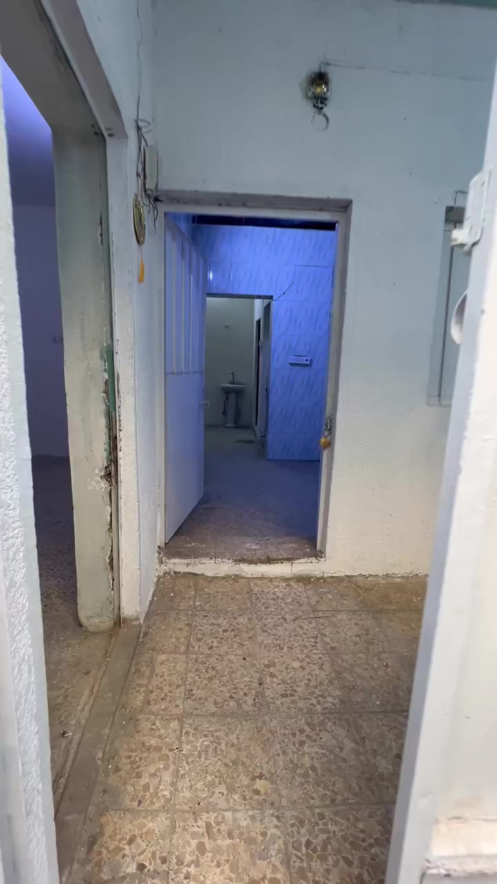 بيت طابقين للايجار

قاهرة حي المعلمين زراعي المعلمين
صالة مطبخ منور خدمات حولي صغير طابق ارضي 
غرفة نوم حولي صغير سطح طابق ثاني 
☎️***********
