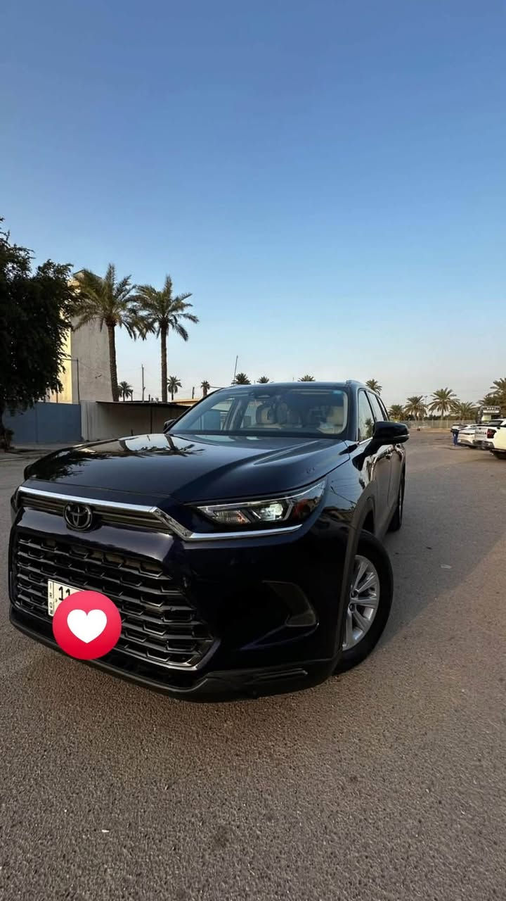 للبيع سيارة Toyota Grand Highlander موديل 2024 XLE.
السيارة بمواصفات راقية وحالة ممتازة، ماشية قليل جداً.
 المواصفات والداخلية:
العداد: 29,000 كم .
المقاعد: جلد أصلي، نظافة 100%.
شاشة كبيرة، رادارات (TSS 3.0)، تشغيل عن بعد، حساسات، وأنظمة القيادة الحديثة.
 حالة الحادث:
الضرر: حادث جانبي فقط (تم استبدال باب السائق + الباب الخلفي نفس اللون).
الايرباك: الايرباك الأمامي (الستيرن والدشبول) سليم وبلادي 100% .
الشاصي والمقدمة: سليمة ومكفولة، الضربة بعيدة عن المحرك والمقدمة.
التصليح درجة أولى والسيارة رجعت لحالة الوكالة.
 ملاحظات:
السيارة جاهزة من كل شيء (تبريد، ميكانيك، صدر) .
للاستفسار 
***********
