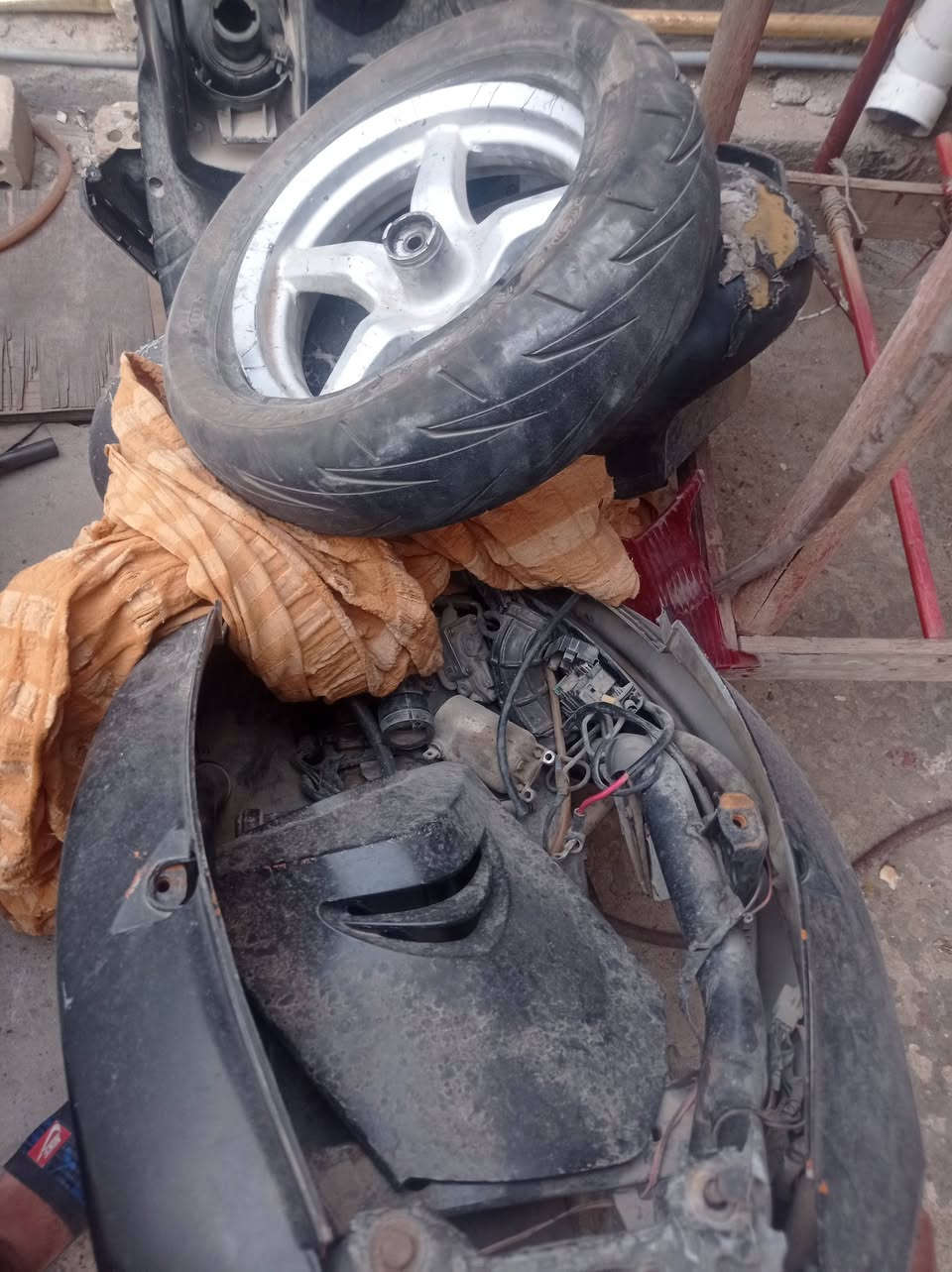 سلام عليكم
تفصيخ سكنس نثية 140 
مكاني الغزالية  
***********
