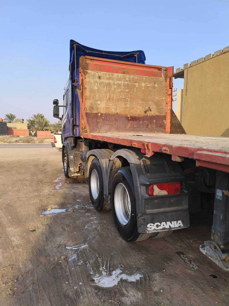 سلام عليكم للبيع سكانيه 2005مكينهR580 كير اوتوماتيك كلج راجز بدون رتايدر سبرنك امامي  سكس جوبلس خلفي تخم تأير راس وعربانه سيارات مسجله حافضه بسنويه شراي تحول بسمه راس تحويل ثاني يوم عرابانه جوبلس برميل كله جديد سعر400$وبيه مجال رقم الاستفسار ***********
