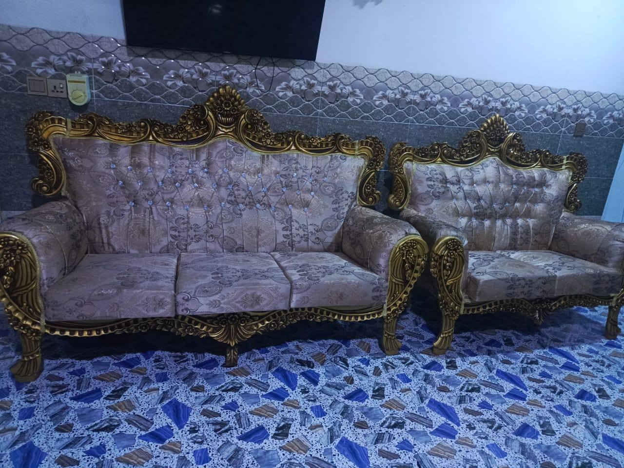 ديوان ملكي مستعمل شي قليل للبيع
لتواصل ولاستفسار على رقم ***********
