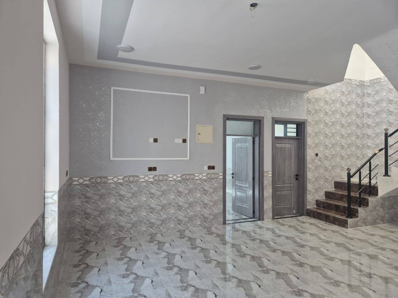 🏡 دار للبيع – الرمادي / ال6 كيلو  قرب  المدينة المميزه 

 علماً البيت صفر

🔹 يتكون الدار من طابق واحد 
•  غرفة نوم عدد 2
• استقبال
• صالة
• مطبخ حار وبارد 
• حمامات داخلية خارجية 
• كراج

شارع 10 متر 

✅  بناء حجر
  سنة البناء 2025 / 2026 

✅  جنس العقار   طابو صرف  بل 29 الف  تنازل مباشر 

📏 المساحة الكلية: 240 متر 

💰 #السعر  120  مليون – قابل للتفاوض.
ــــــــــــــــــــــــــــــــــــــــــــــ

للمزيد من التفاصيل يمكنكم زيارة مكتبنا 

مكتب سنتر 40 للعقار 
   في  الرمادي  شارع 40  مقابل ماركت القيصر 

او الاتصال على الارقام التالية  

 ***********   فراس  
 ***********   أبو جود 
 ***********   أحمد 
 

نستقبل من حضراتكم كافة العروض العقارية 

رضاكم أهم أهدافنا
