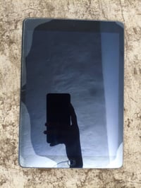آيباد ٩ • ٦٤ • نضيف