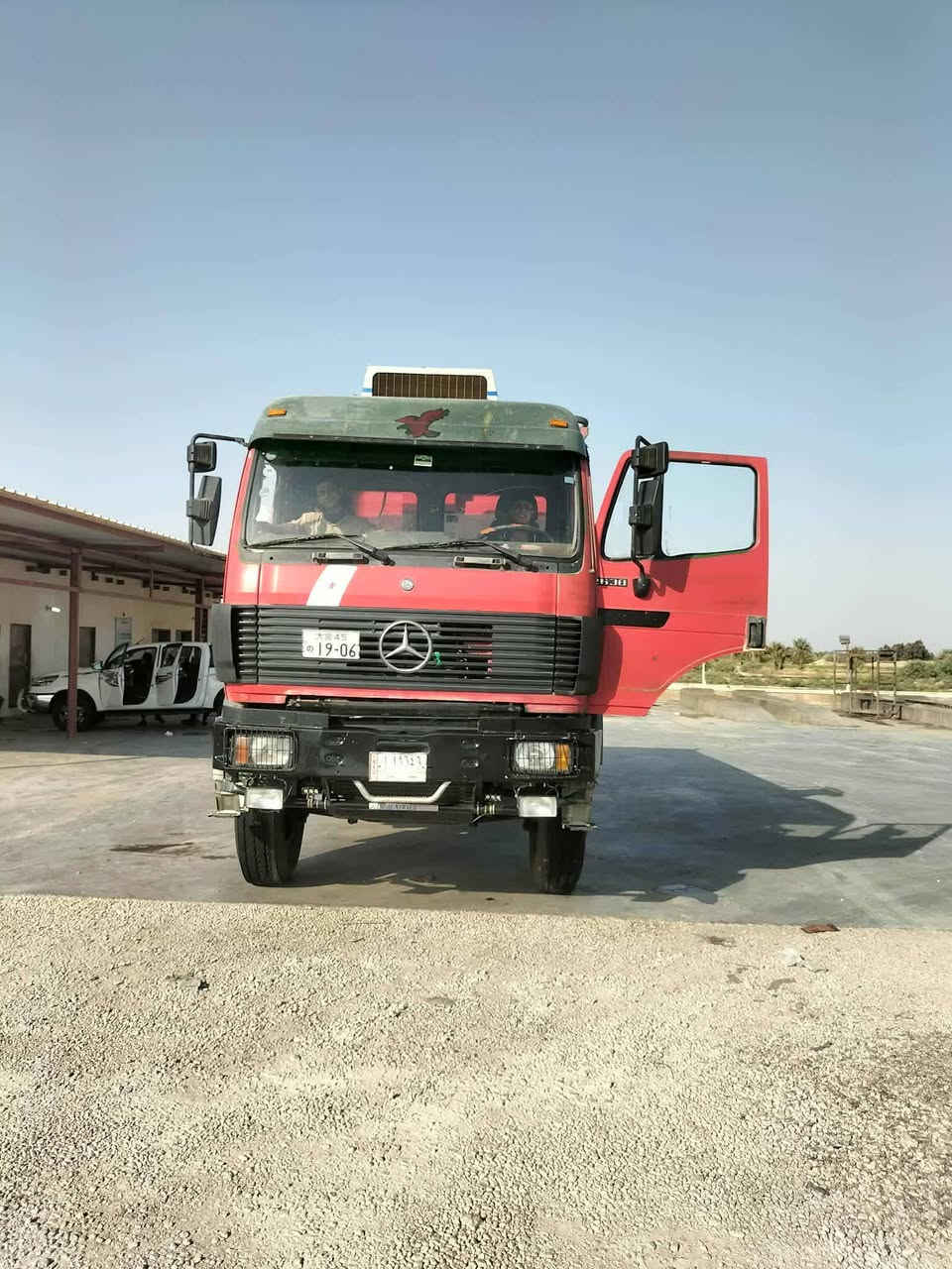 للبيع البي مجموعه نص بوربرين كبير مكينه 28 ستندر  كير فافون  155 شاصي مكفول رقم نجف لل 28 موديل 93
***********
