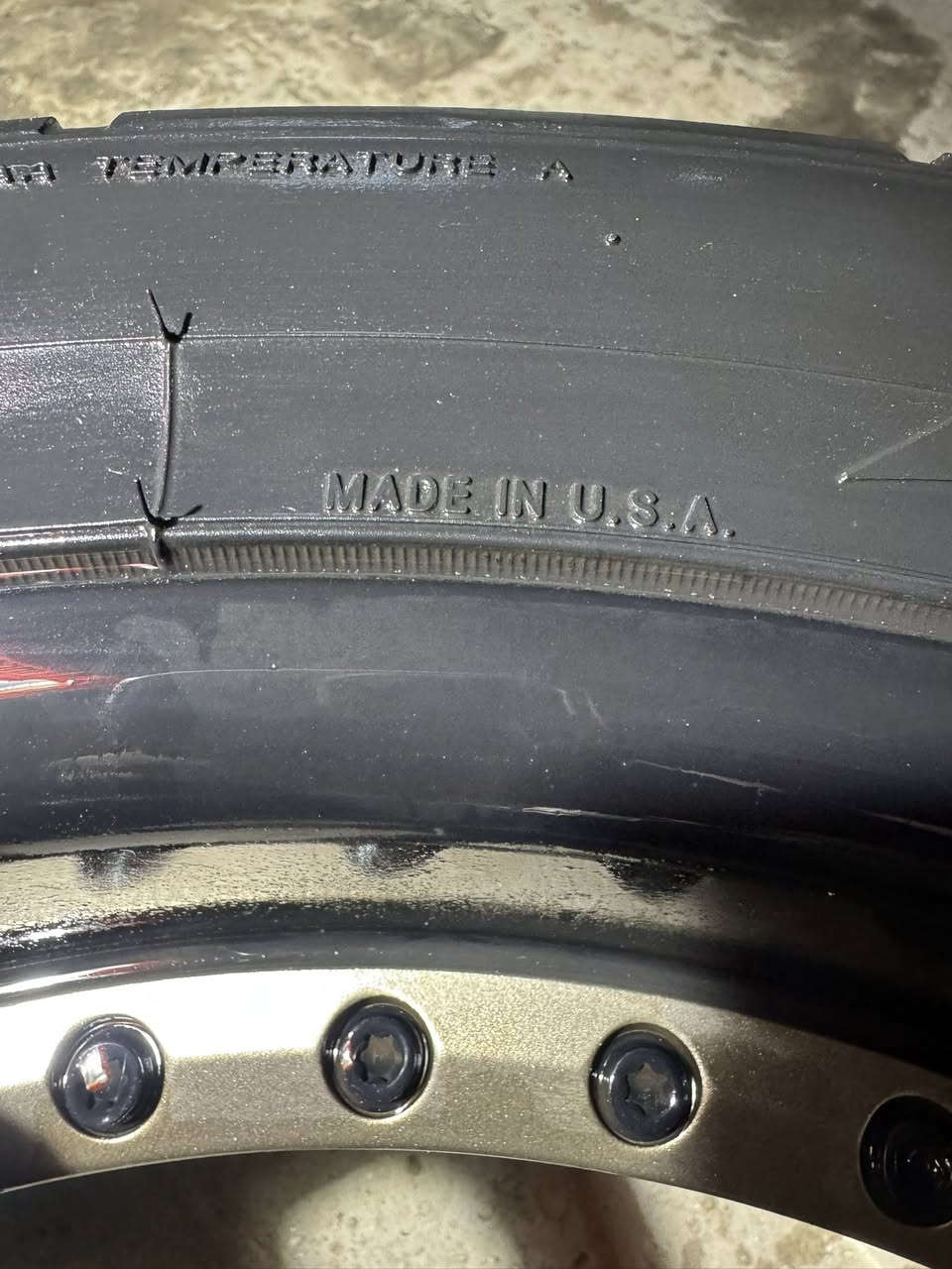 ويالة نيش حجم٢٠ تو سايز جماعة الدراك والسيارات القوية 😉
خلفي ٣١٥
امامي ٢٧٥
امريكي اصلي
***********
مهندس سيف
شباب فقط الي يعرفهن يخابرني 
تحياتي للجميع
