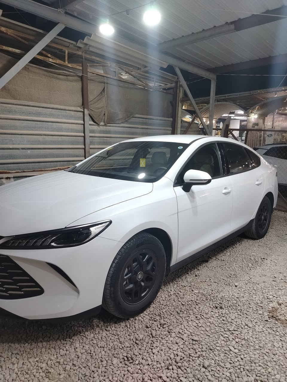 السلام عليكم بي واي دي جن بلس للبيع موديل 25 الدشبول لونين ماشيه 2000 سياره اخت زيرو  مكان السياره النجف سعر السياره خاص رقم الهاتف ***********
