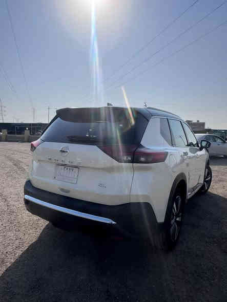 � نيسان روج 2021 SL تو كلر (أبيض + أسود)
ماشيه 78 ألف كم 🔥
شرط المحرك والكير والصدر ✅
رقم بغداد مشروع وطني باسمي السنوية
شرط التحويل والغرامات 💯

الضرر: بنيد مبدل تجاري + جاملغ أيسر تعديل بارد
السحب أمامي (مو فورويل)

✨ مواصفاتها:

 • كشنات جلد كهربائية بخزن وضعية السائق
 • رادارات أمامية + خلفية + نقطة عمياء
 • قيادة ذاتية كاملة
 • 5 كاميرات 360°
 • نظام صوت BOSS (6 سماعات)
 • أوتو هولد + مثبت سرعة
 • تدفئة وتبريد مقاعد
 • جنطة كهربائية + سقف بانوراما
 • شاشة بلادية + حساسات كاملة
 • تايرات جديدة ولوك
 • فول ادامة مناقصها اي شي 
سعر 210 بيه مجال 
*********** طوز
