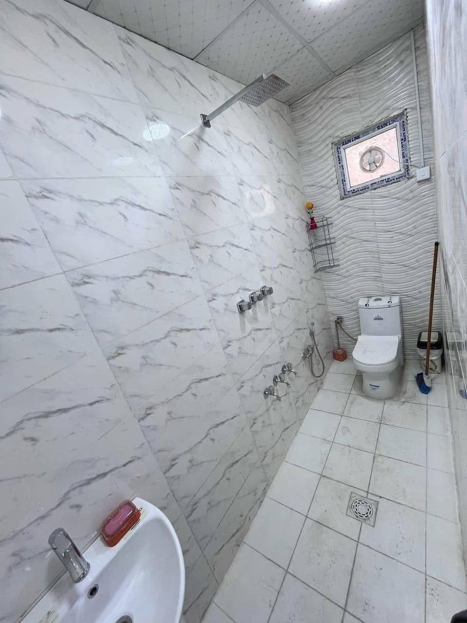 للإيجار في السيديه  📍
(مطلوب موضف شرط )
بيت طابقين (مساحه 50م)(نضيف جداً زيرو) ⚜️
يحتوي على مدخلين و صاله ومطبخ وخدمات صحيه بكل طابق و غرفتين نوم (وحده سويت) ⚜️

الموقع : السيديه - قرب شارع النخيل
الأيجار : 850 الف قفل 
_______________________________________
او الأستفسار ع الارقام ادناه 📞↘️↘️ (متوفر واتساب )📌🔛.      ***********
