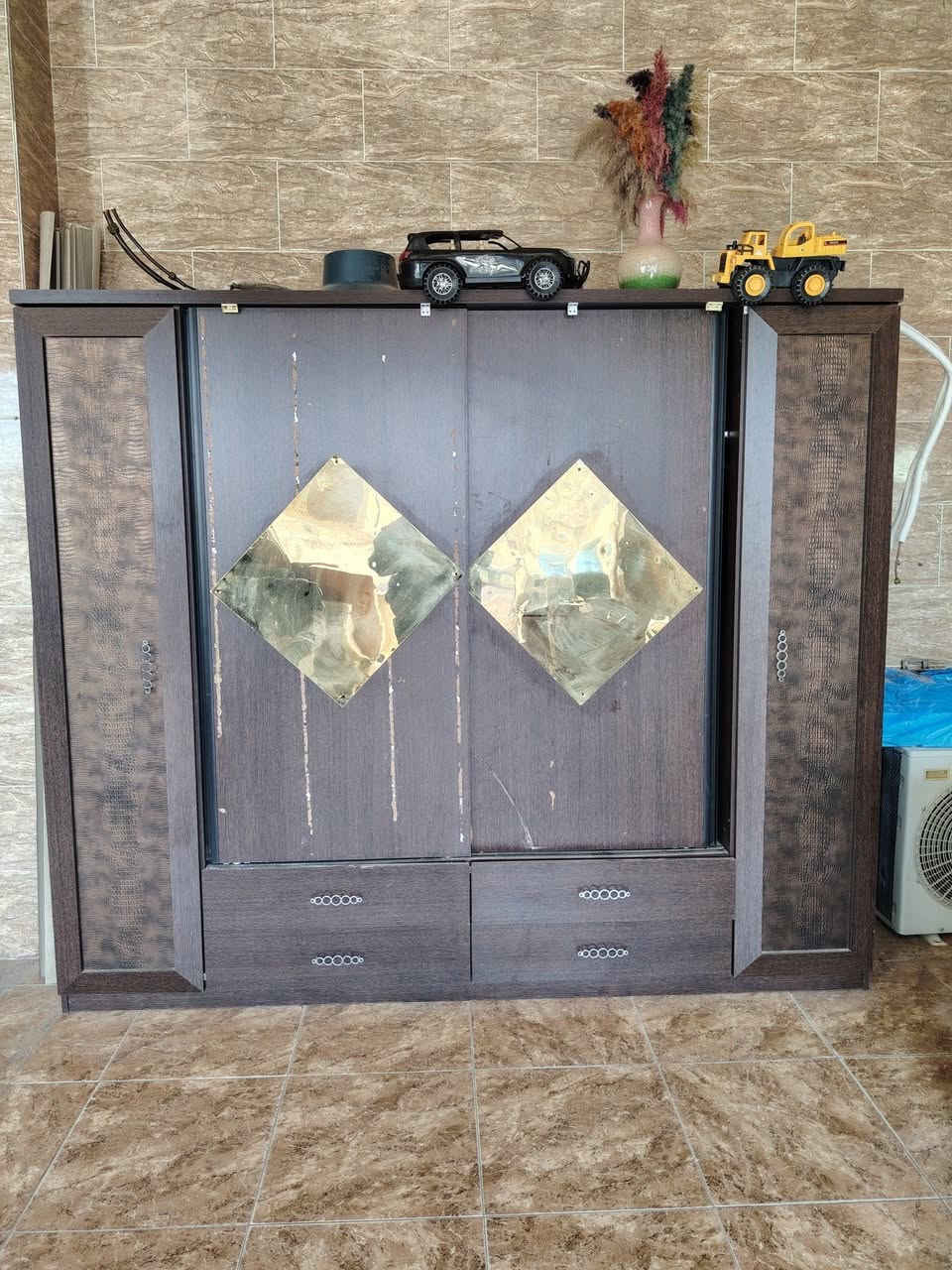 اغراض مستخدم للبيع 
العنوان بكرة جو القديم مقابل الكوميته 
للاستفسار *********** واتساب
