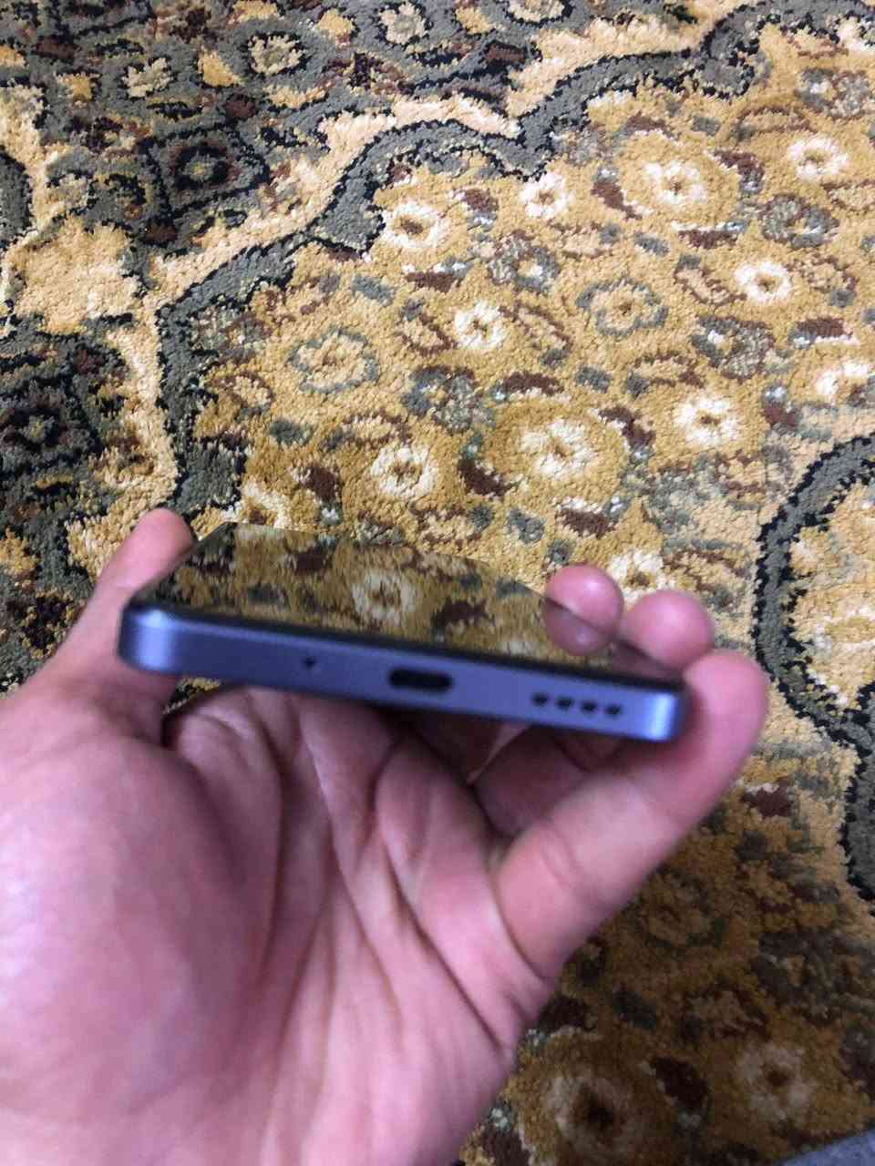 سلام عليكم للبيع سعر 200
ريلمي C75X (Realme C75X) باللون الأزرق المحيطي. 

الشاشة: يأتي بشاشة IPS LCD مقاس 6.67 بوصة مع معدل تحديث 120 هرتز. 

الأداء: يعمل بمعالج MediaTek Helio G81 Ultra، مع ذاكرة وصول عشوائي (RAM) تصل إلى 8 جيجابايت وذاكرة تخزين داخلية تصل إلى 256 جيجابايت. 

الكاميرا: يتميز بكاميرا خلفية أساسية بدقة 50 ميجابكسل. 

البطارية: يحتوي على بطارية كبيرة بسعة 5600 مللي أمبير تدعم الشحن السريع بقوة 45 واط.
 استفسار ***********
