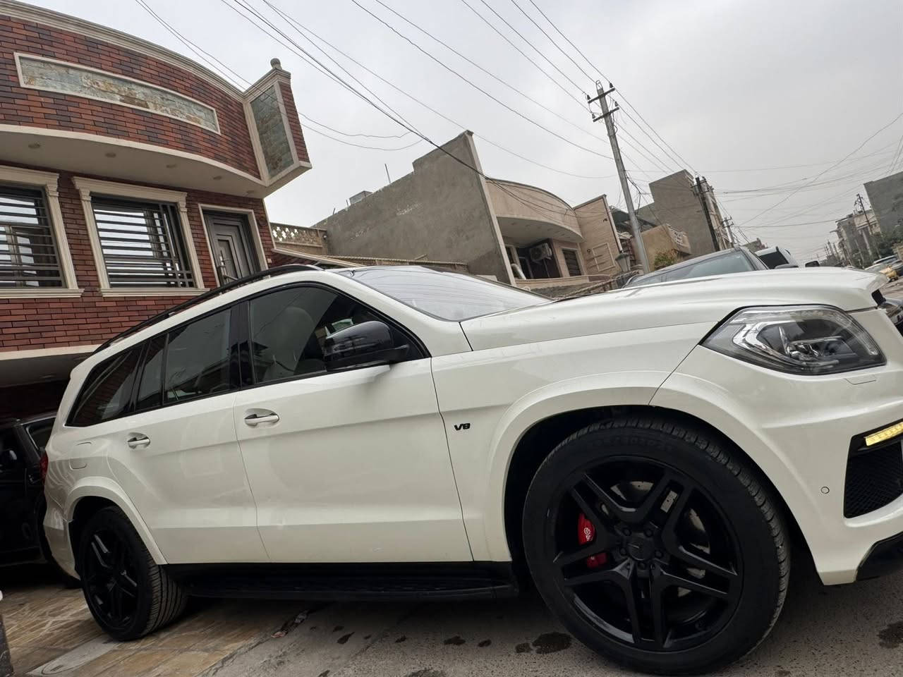 🔥 للبيع – مرسيدس GL 500 موديل 2013 🔥
وكالة خليجية | مواصفات كاملة | 

🔹 الموديل: 2013
🔹 المحرك: 8 سلندر قوي
🔹 المسافة: 152,000 كم فقط
🔹 الوكالة: خليجي
🔹 الحالة: مكفولة من الضرر والصبغ 100%
🔹 اللون: أنيق وجذاب
🔹 الفئة: فول مواصفات – للأخير
🔹 الكت: AMG بلادي

✨ المواصفات البارزة:
✔️ جلد فاخر كامل
✔️ فتح سقف بانوراما
✔️ مقاعد كهرباء مع تبريد وتسخين
✔️ ذاكرة مقاعد
✔️ شاشة كبيرة + نظام ملاحة
✔️ كاميرات 360°
✔️ حساسات أمامية وخلفية
✔️ نظام تعليق هوائي AIRMATIC
✔️ نظام صوت فاخر
✔️ بصمة تشغيل + دخول ذكي
✔️ جميع الأنظمة شغالة بكفاءة عالية

🛡️ الأمان:
✔️ جميع الإيربكات سليمة
✔️ فحص + هزة + سنوية كلها جديدة
✔️ تحمل لوحات أربيل الجديدة

📄 التسجيل:
✔️ باسمـي شخصيًا
✔️ جاهزة للنقل فورًا

💰 السعر: 270 ورقة (قابل للنقاش للجادين فقط)

📍 العنوان: الدورة – شارع أبو طيارة
📞 للاستفسار *********** 

🚗 السيارة نظيفة جدًا، استعمال شخصي، وجاهزة من كلشي
فرصة حقيقية للي يعرف قيمة الـ GL 500 💎
