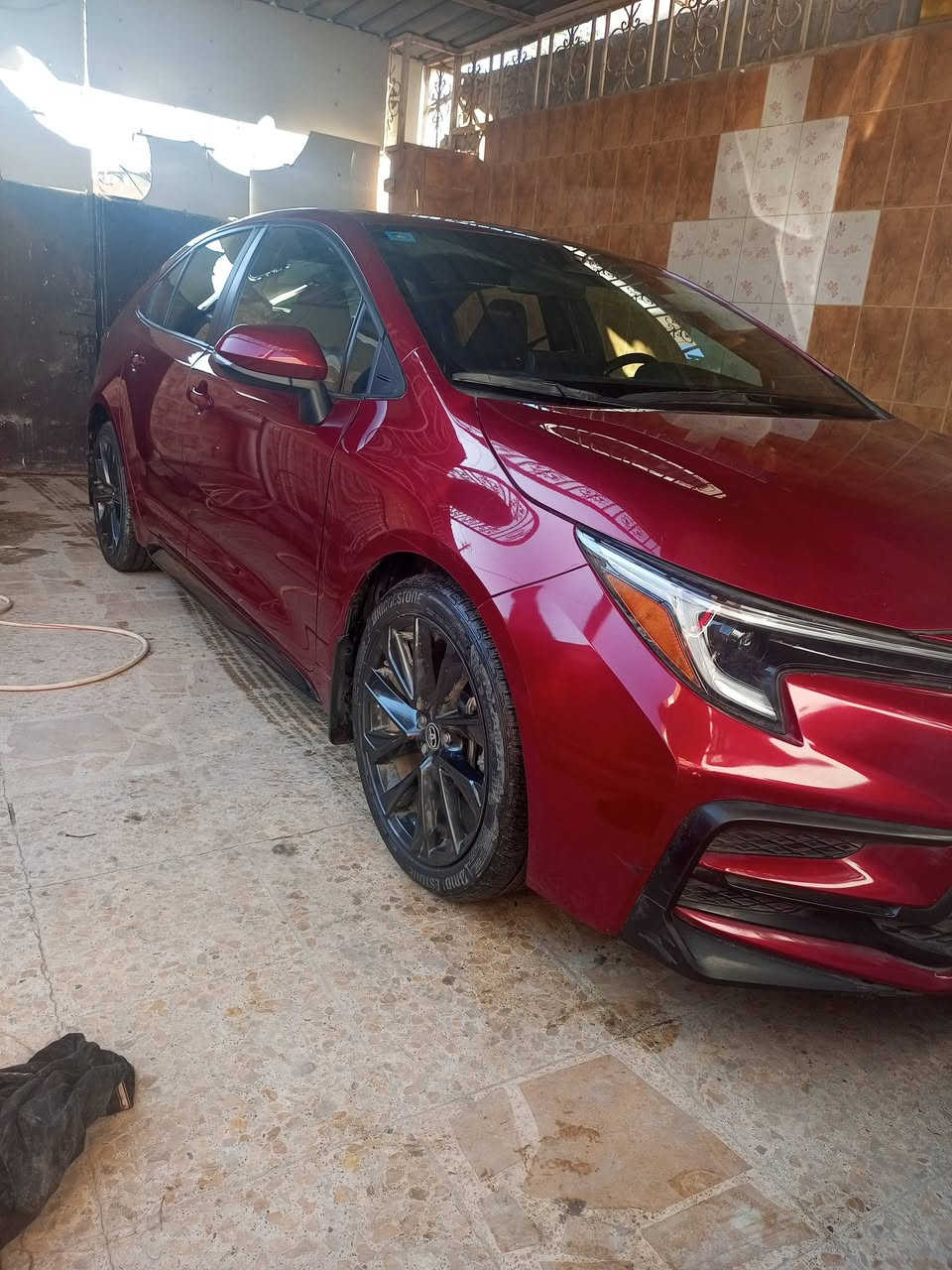 السلام عليكم
كورلا موديل 24فول 

بانزين مكينة 2000

مواصفات فتحة بصمة سايد بريك بصمة 

شفتات ستيرن اشاير بالمري وبعد بيها هواي مواصفات 

وارد امريكي حادثها باب السائق ومعمر نفسة 

وبيها ايرباك استيرن 

سعرها 155

***********
