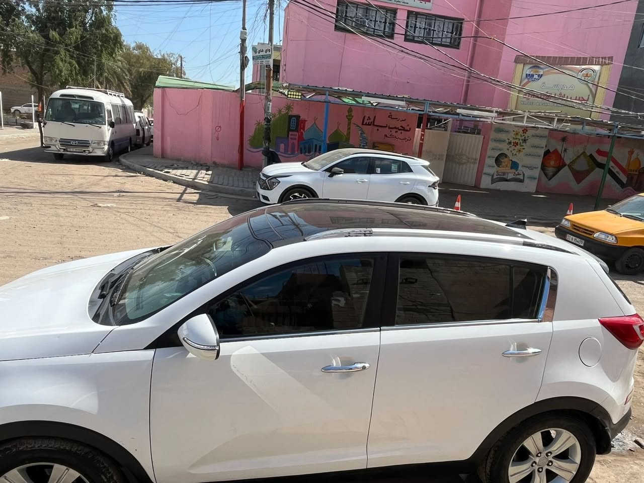 السلام عليكم سبورتج 2011 خليجي اللون ابيض ماشيه 150 الف كيلو تخم تايرات وصدر نظيف بيها صبغ مذكور بالصور السيارة بانوراما السيارة نظيفه السعر 138 $.وبيها مجال العنوان الطوبجي حي السلام للاستفسار او الاتصال *********** واتساب
