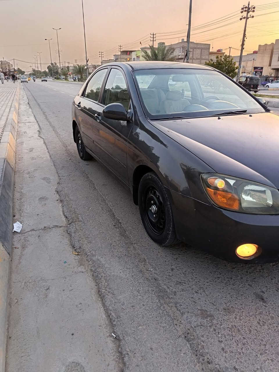 سبكتره مديل 2006 محرك وكير حداديه و تخم تاير وتبريد ثلج كله جديد حادثه بصيط بالداير الخلفي فقط السيارة مصبوغه عام للجماليه سعر 78 العنوان كربلاء حي الحر ***********
