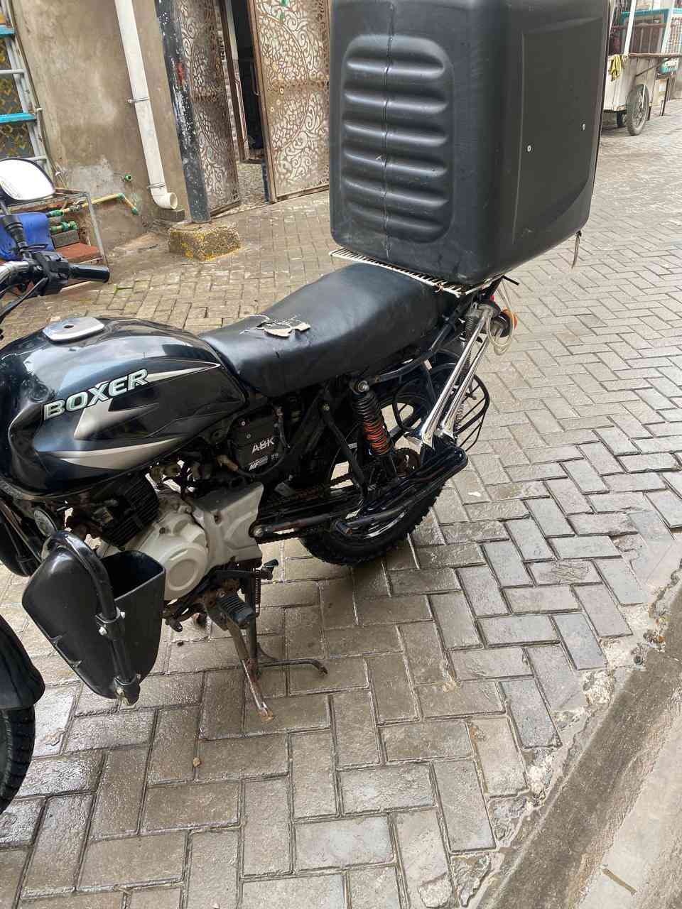 السلام عليكم بوكسر موديل 2020 دراجه حلوه خير من الله الدراجه مثل مشوفون بالتصوير وبعد احلى بدون اوراق واتكفلها سرقه وعشاير اتصل وبيك خير وتدلل ***********
