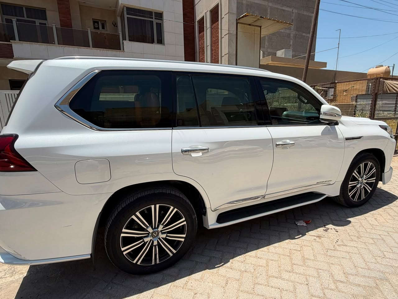 سلام وعليكم
LEXUS LX 570 (SUPER SPORT) 2020 
للبيع 
المواصفات ⬇️
المحرك: 5.7  8سلندر✅
عدد المقاعد:7✅
المقاعد:جلد+كهربائية+تدفئة+تبريد✅
الجكات:3ارتفاعات عالي وسط ناصي✅
البردات:بردات جانبية+بردات منفصلة✅
الحساسات:خلفية+امامية+جانبية✅
الذاكرات:3وضعيات خزن للمقاعد✅

الارضيات:الارضيات البلادية+ارضيات بديلة من شركة LEXUS✅
السيارة ماشية 180@@@✅
رقم السيارة:رقم بغداد✅
+اكو هواي ملحقات ومواصفات اخرى للسيارة ماذكرتها 
والتقرير المرفق معها 

رقم التواصل ***********

